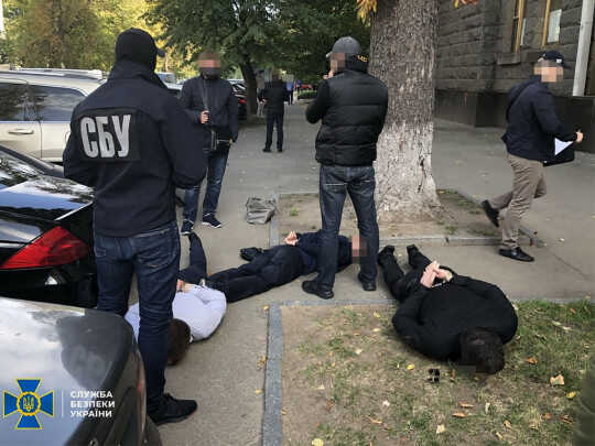 В Киеве разоблачили торговцев должностями помощников "слуг народа"