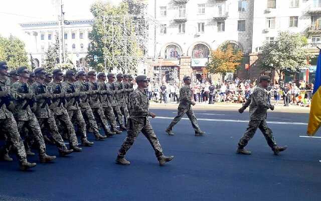 На репетиции парада ко Дню независимости украинские военные опять скандировали «Путин — х**ло»