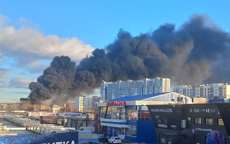 Опубликовано новое видео с места крупного пожара в Екатеринбурге