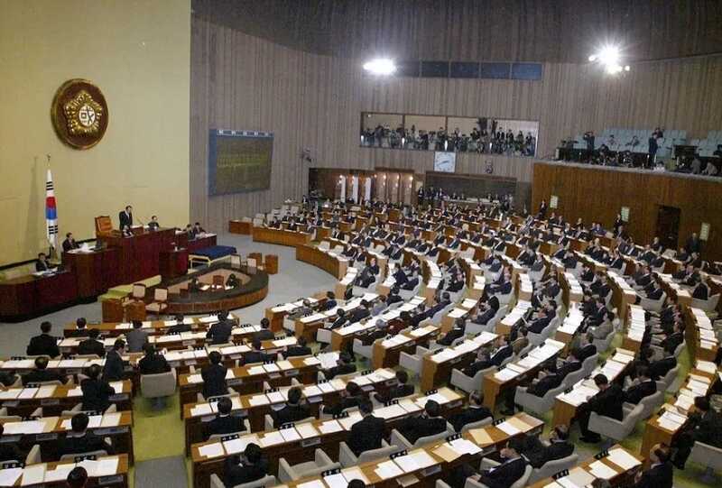 В Южной Корее отменено военное положение: парламент отказался поддержать указ президента