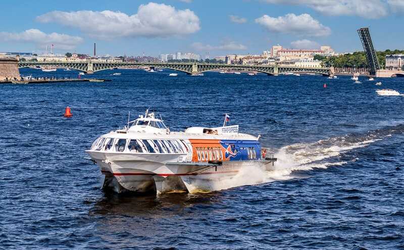Теплоход "Метеор" станет символом новой тысячерублёвой купюры