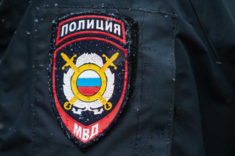 В Свердловской области полицейского подозревают в нападении на мужчину