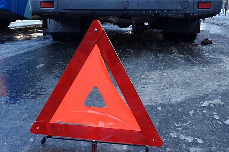 В Иркутской области во время драг-рейсинга автомобиль сбил группу людей