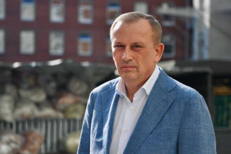 Родственники Александра Дрозденко замешаны в коррупционных схемах, связанных с государственными контрактами на медицинское оборудование в Москве