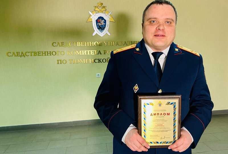 В Тюмени сотрудник полиции избил подозреваемого и забрал телефон у адвоката