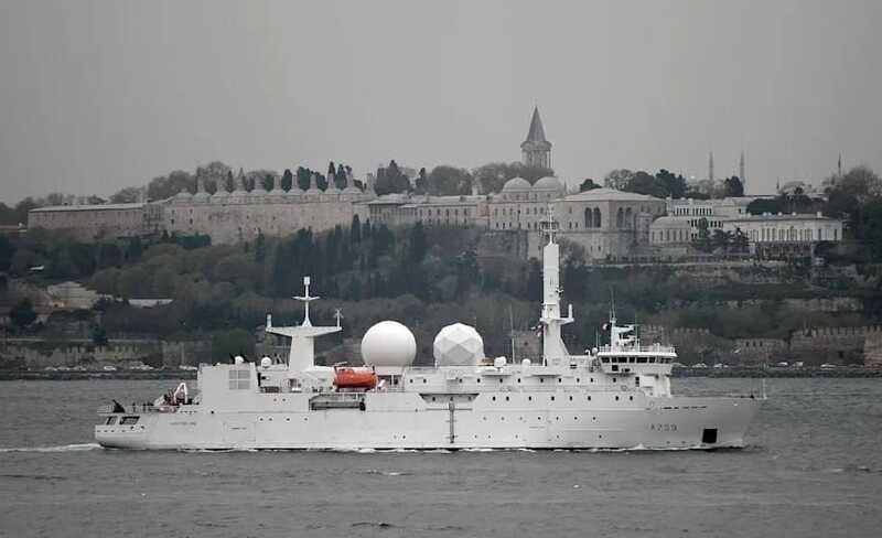 Французское судно начало слежку за российским флотом в Балтийском море
