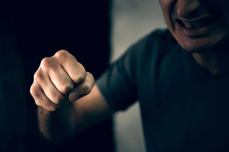 В Троицке мигранты избили подростка у детей на глазах из-за его длинных волос