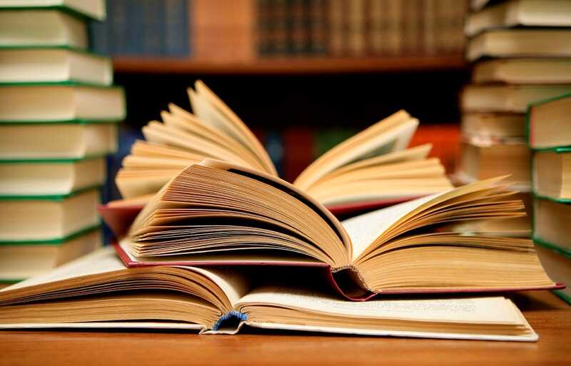 Книжные магазины в России получили перечни книг для возврата и уничтожения