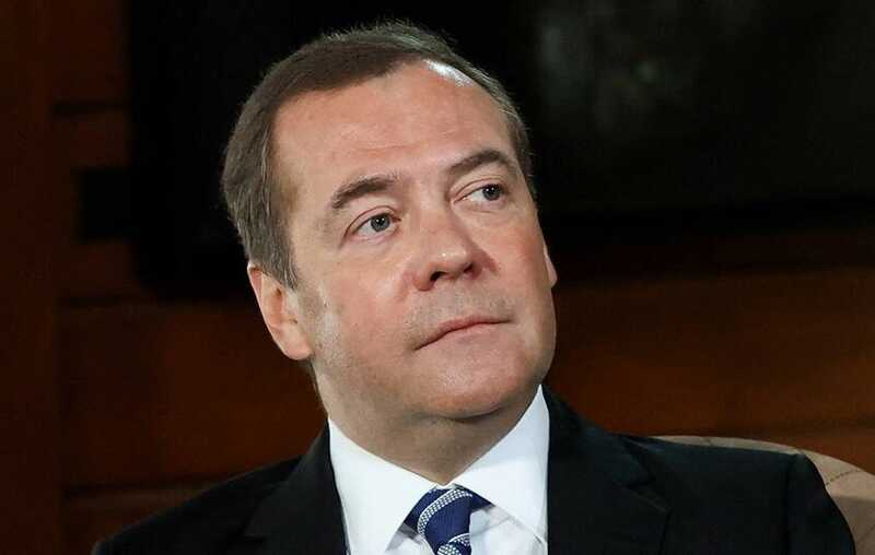 Фонд, связанный с Медведевым, вместо компонентов для военной техники поставлял в войска запчасти от Xbox