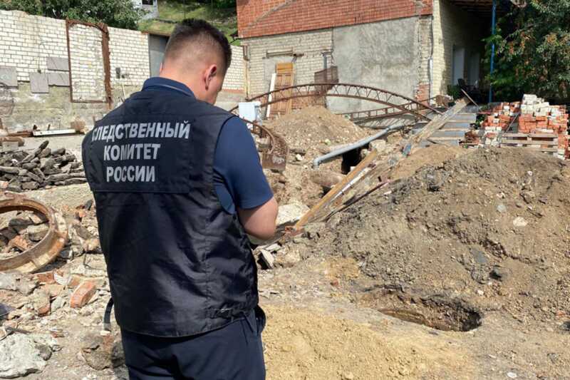 В частном доме в Саратове мужчину придавила обвалившаяся стена