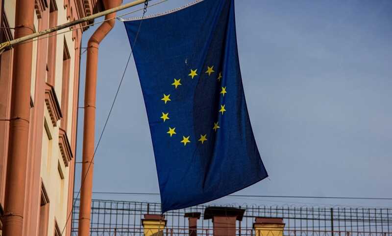 Еврокомиссия приступает к разработке механизма возвращения украинцев после войны