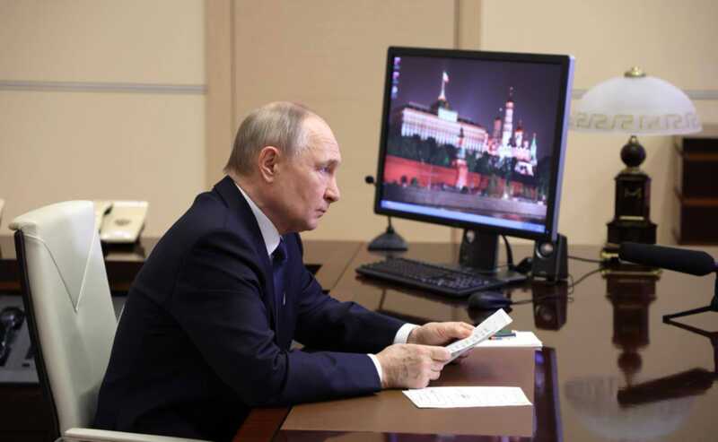 Путин по-прежнему пользуется Windows XP в своем кабинете