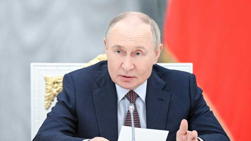 Путин обратил внимание только на подрывы железнодорожных путей и не принял во внимание удары по аэродромам