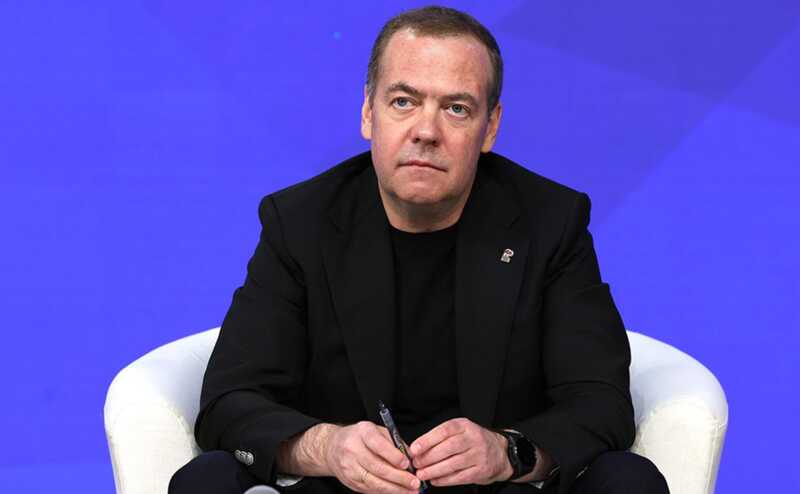 Фондовая "прачечная": как Медведев задействует пропаганду и страх для легализации миллиардов