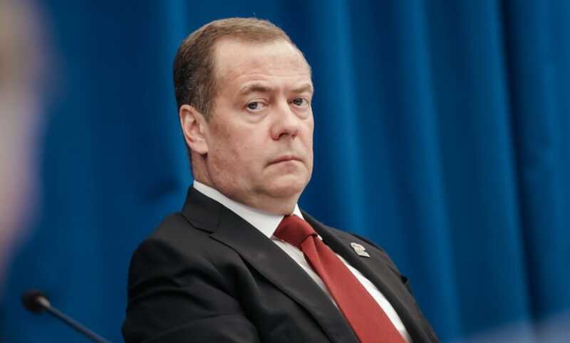 Трамп подверг критике Медведева за его заявления о поставках ядерного оружия Ирану