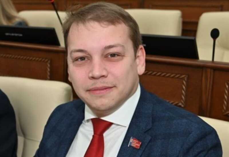 Депутат Матасов, обвиняемый в крупном мошенничестве, покинул Заксобрание и партию